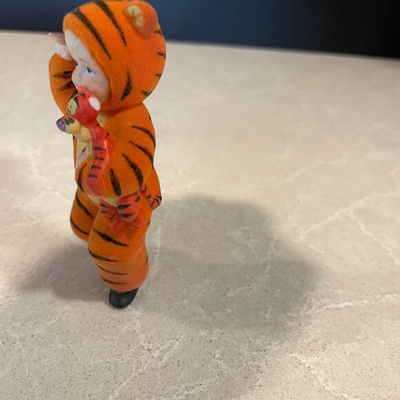 Disney Ashton Drake Heirloom ornament tigger costume boy w/ tigger felt ceramic - Picture 9 of 9